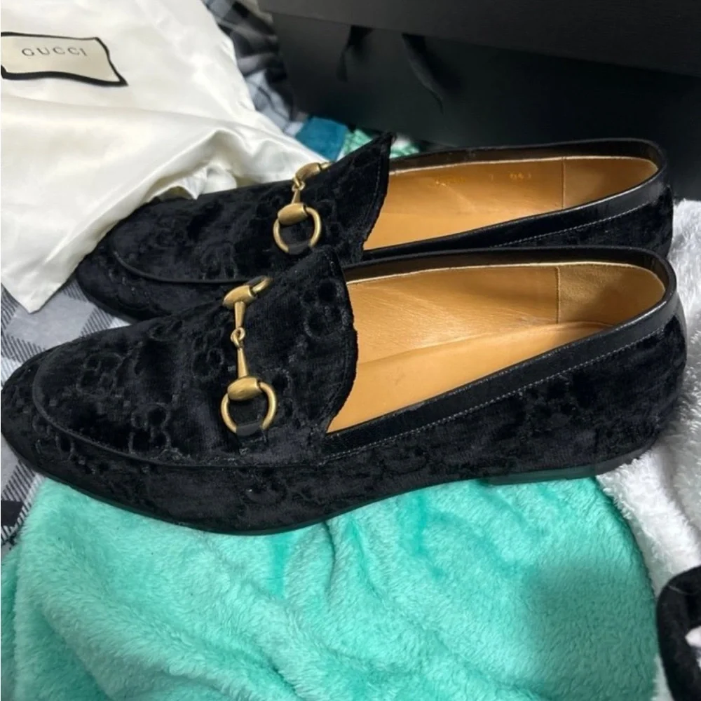 Gucci Black Loafers with Gold Accent - Picture 2 of 5